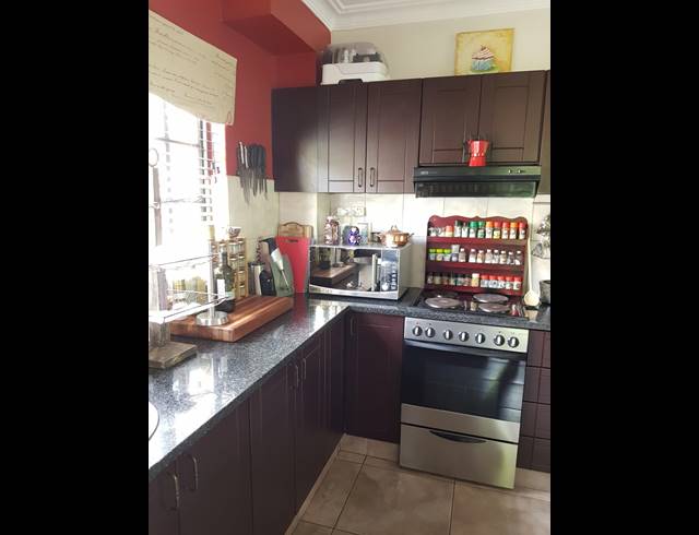 3 BEDROOM HOUSE RENTED IN CLIFTON HILL ESTATE